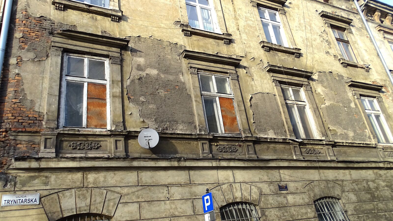 Sony Cyber-shot DSC-HX400V sample photo. Old house, old building photography