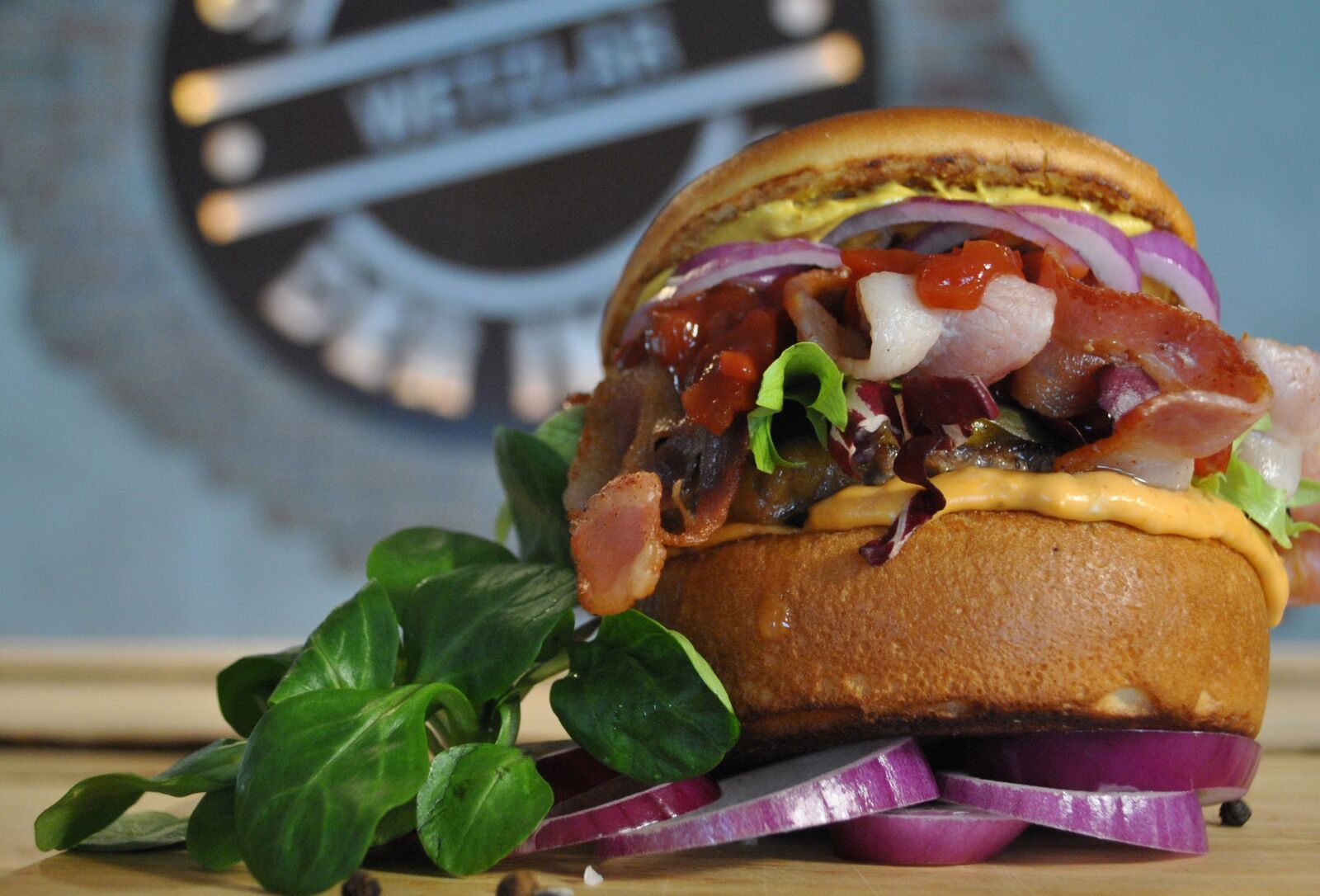 Nikon D3000 sample photo. Cheeseburger, hamburger, bacon photography