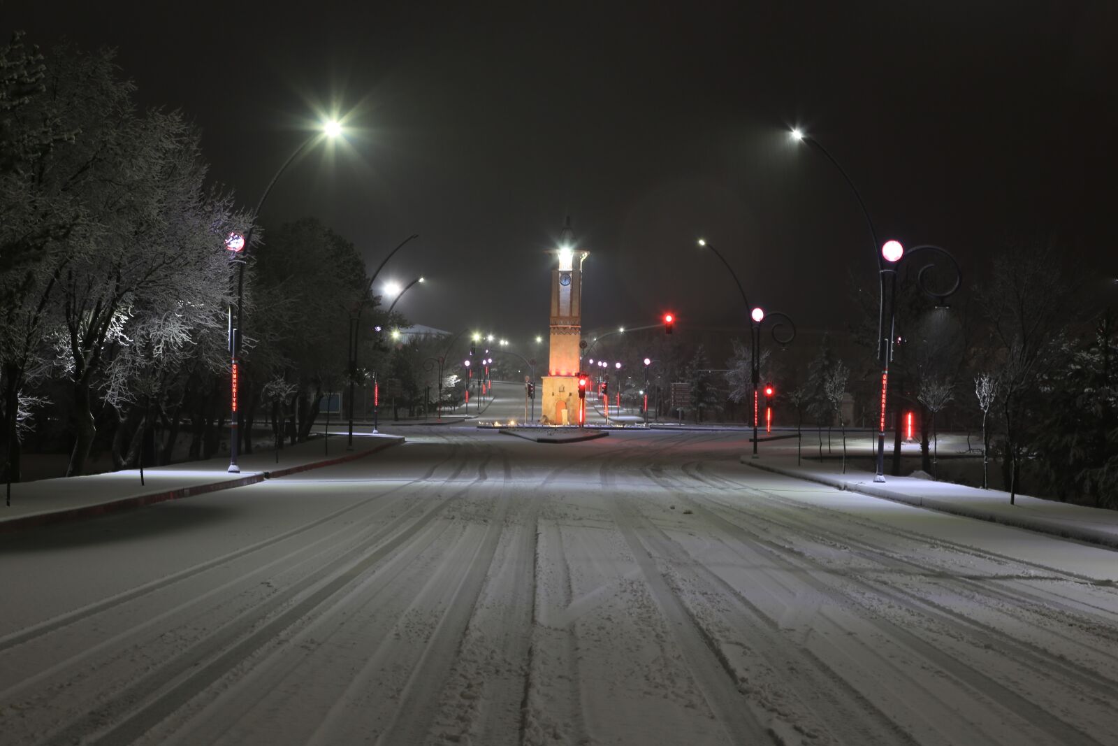 Canon EOS 6D + Canon EF 24-105mm F4L IS USM sample photo. Cumhuriyet university, clock tower photography