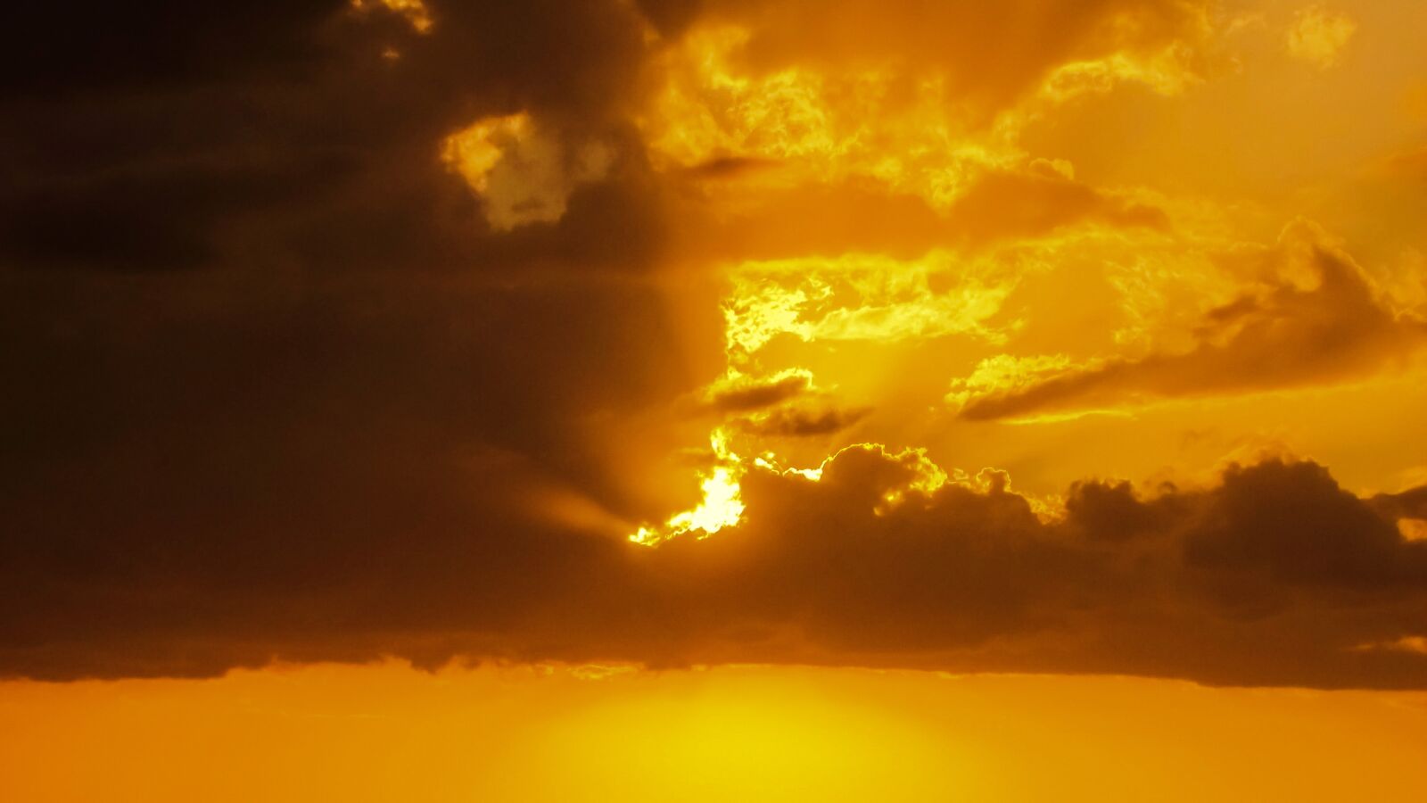 Canon PowerShot SX400 IS sample photo. Sunset, clouds, golden photography