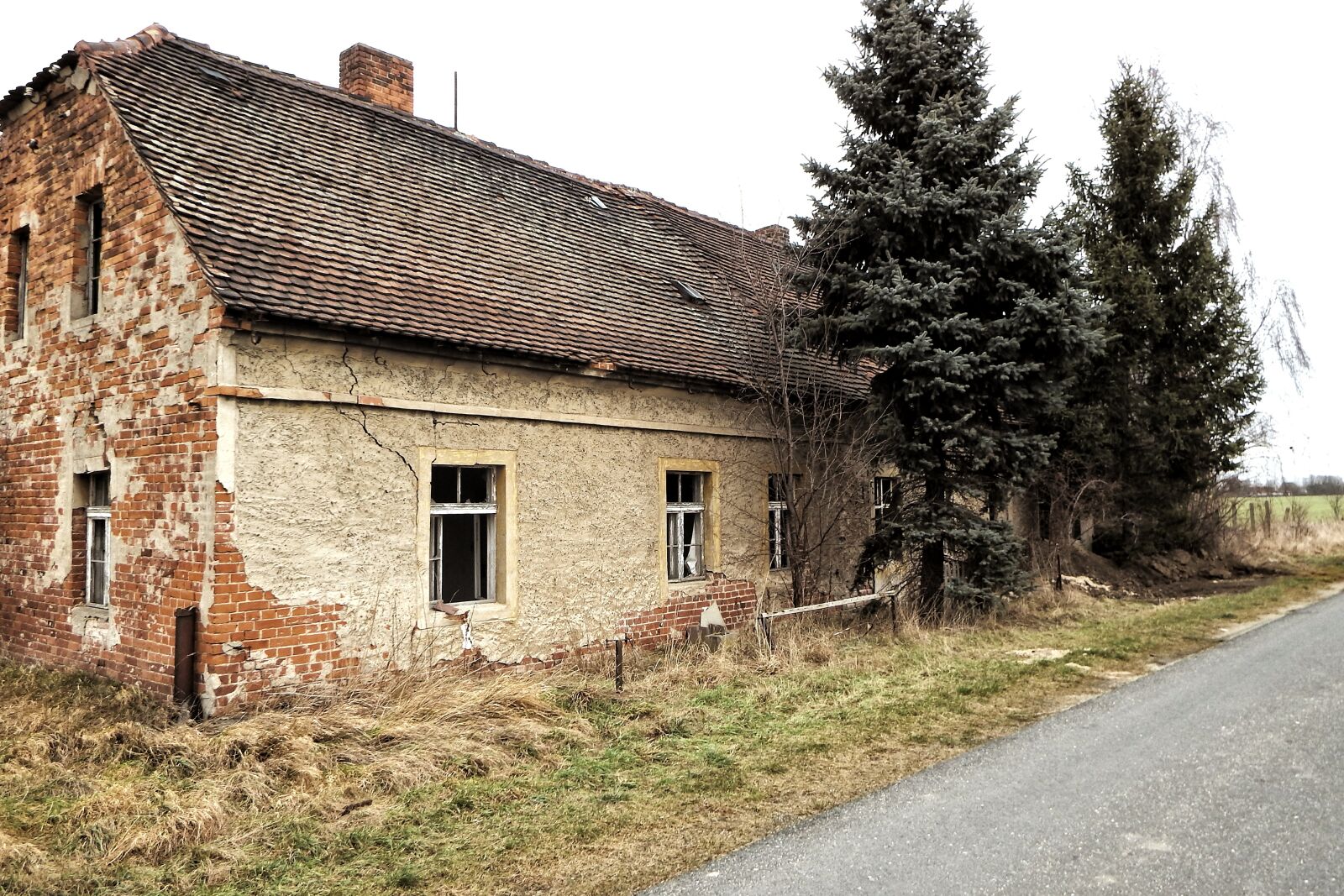 Fujifilm FinePix SL1000 sample photo. Lost places, house, old photography