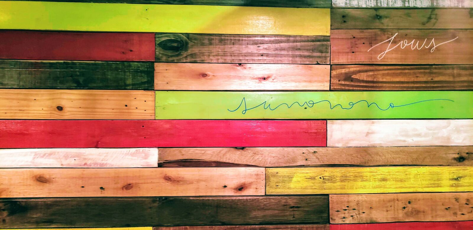 Samsung Galaxy S9+ sample photo. Wood, pattern, colorful photography