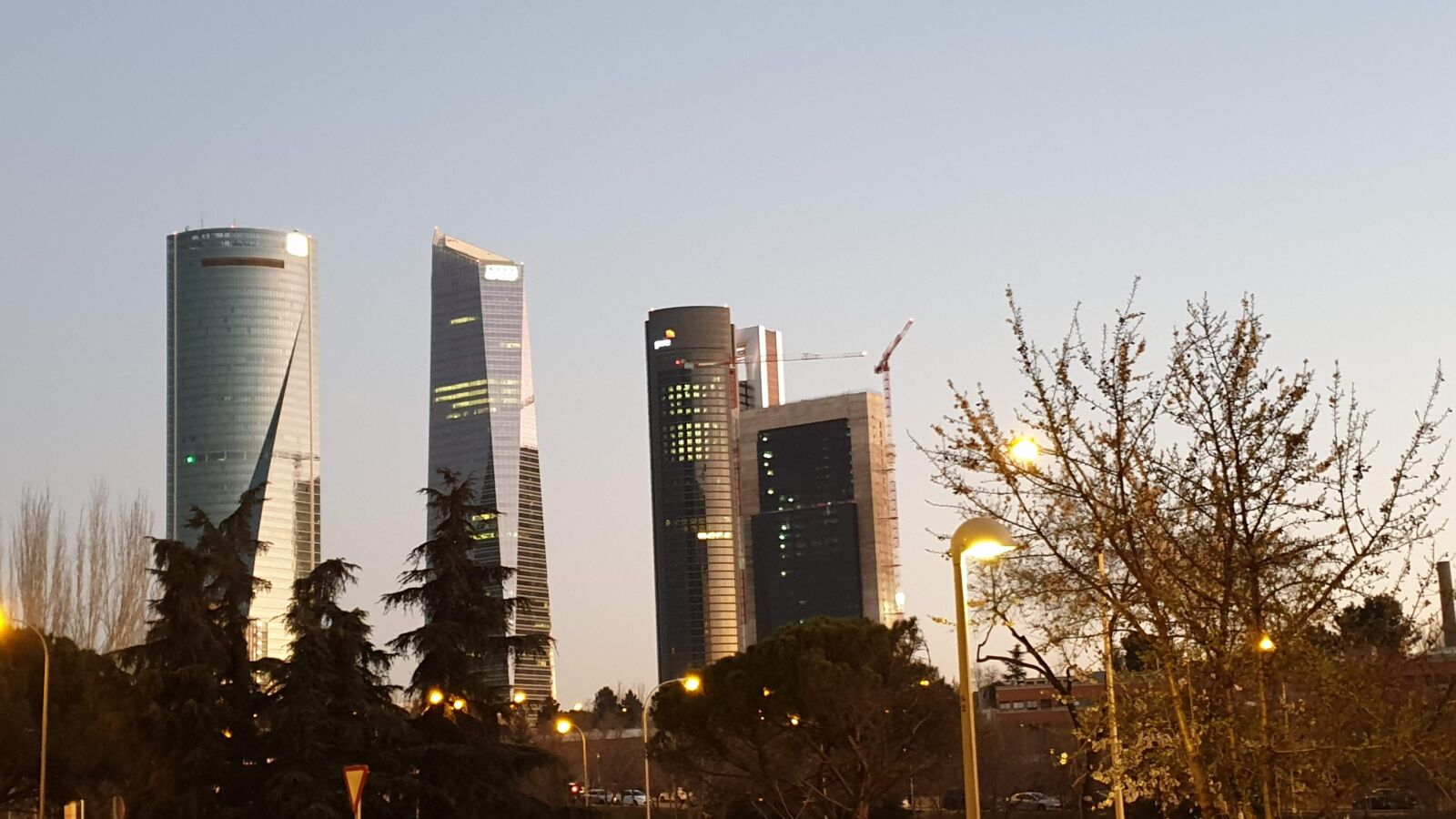 Samsung Galaxy S9+ sample photo. Madrid, españa, rascacielo photography