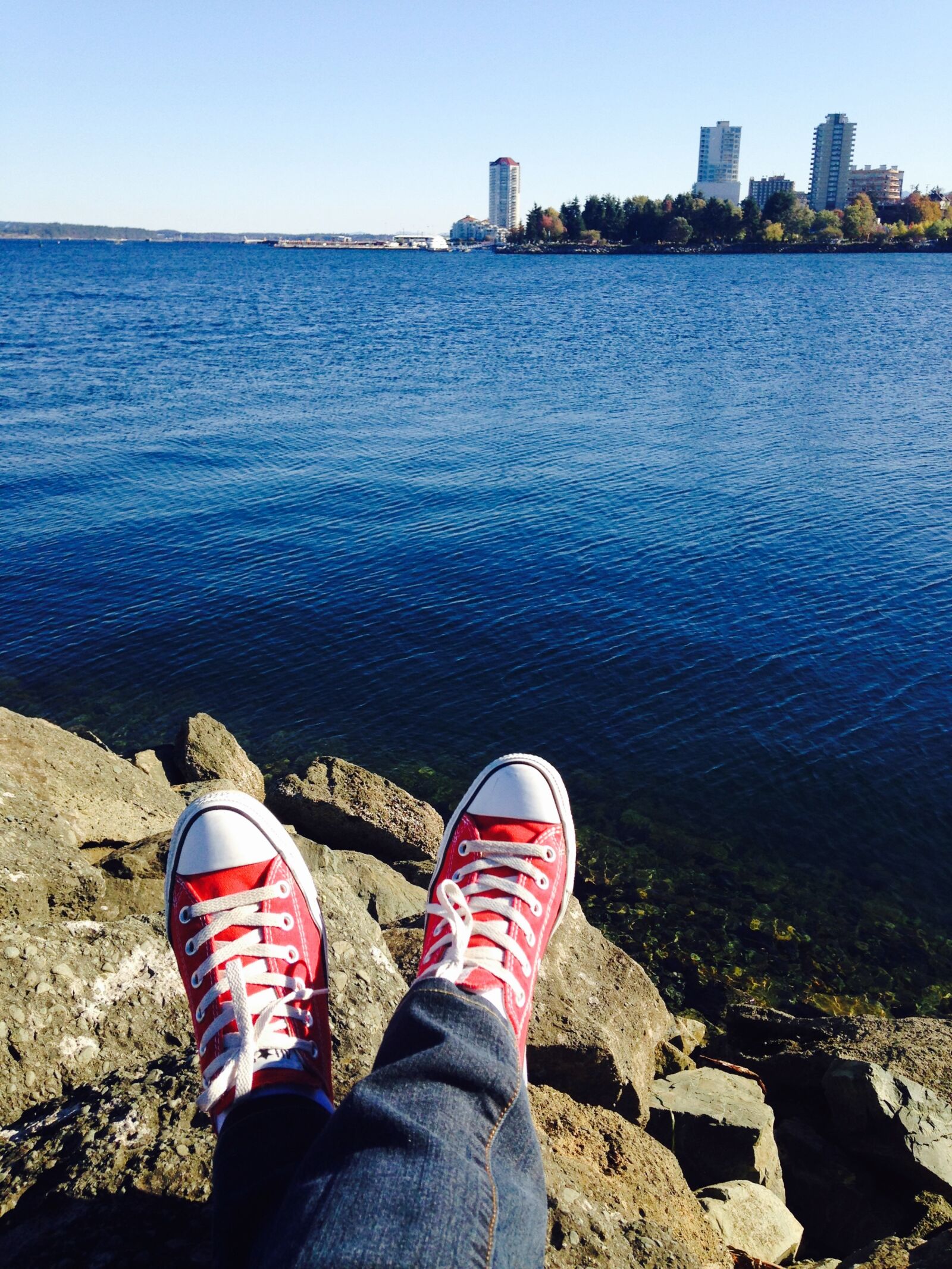iPhone 5c back camera 4.12mm f/2.4 sample photo. Ocean, converse, relaxation photography