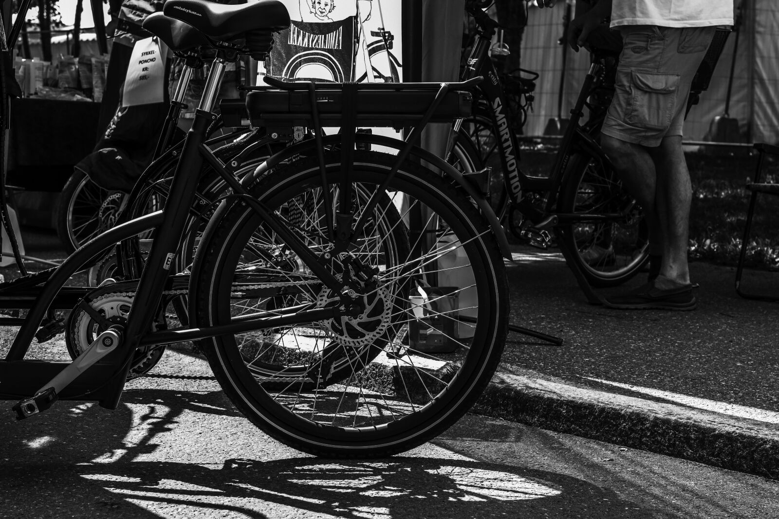 Canon EOS R sample photo. Street, bicycle, bike photography