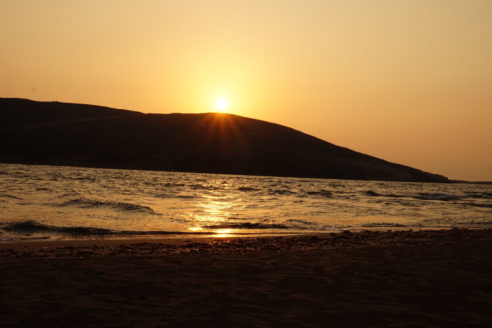 Sony Alpha a5000 (ILCE 5000) sample photo. Sunset, mountain, sea photography