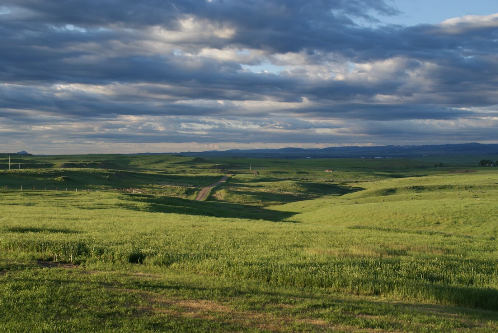 Sony Alpha DSLR-A200 sample photo. Clouds, plains, landscape photography