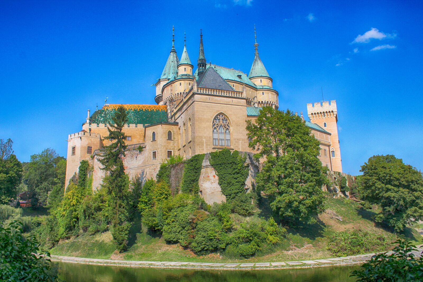Canon EOS 1300D (EOS Rebel T6 / EOS Kiss X80) sample photo. Bojnice castle, slovakia, lock photography