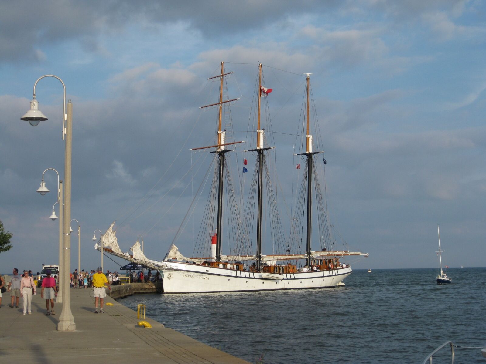 Canon PowerShot SD1100 IS (Digital IXUS 80 IS / IXY Digital 20 IS) sample photo. Tall ship, harbor, empire photography