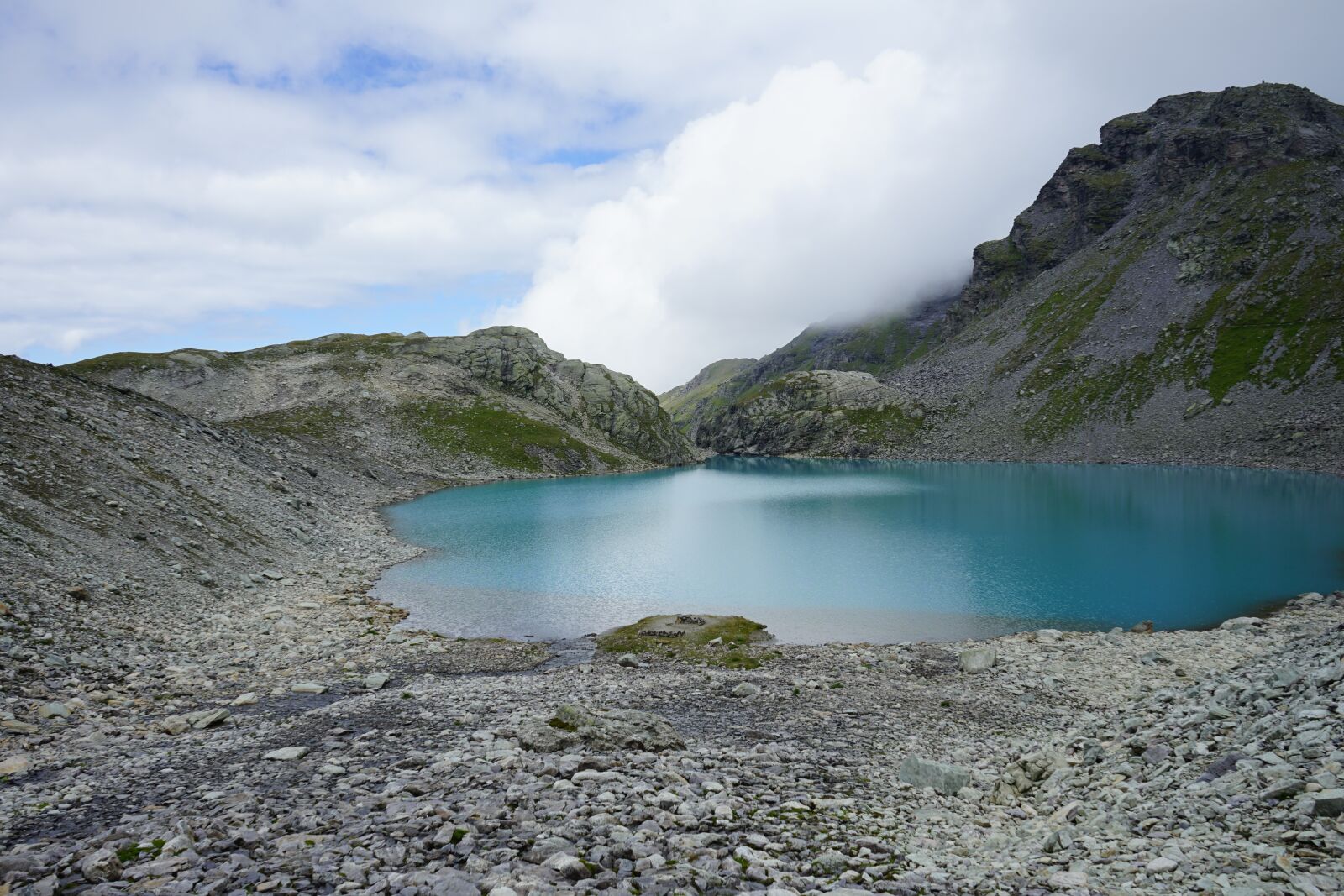 Sony a7 II + Sony FE 28-70mm F3.5-5.6 OSS sample photo. Lake, mountains, hiking photography