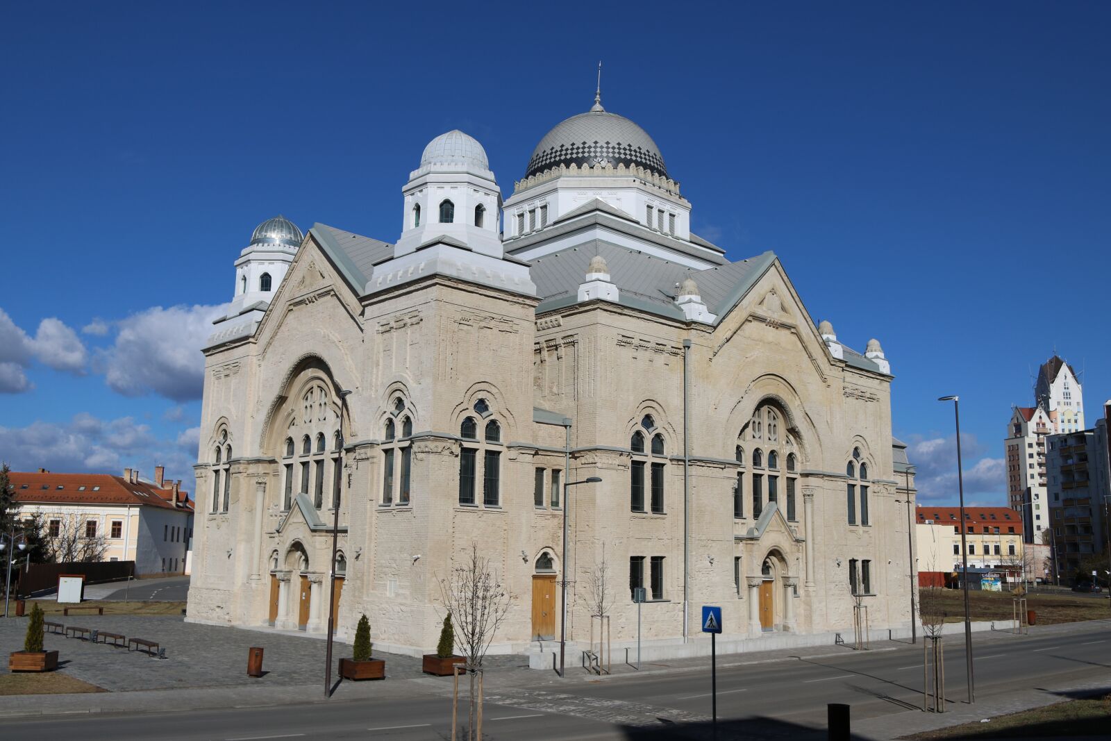 Canon EOS 750D (EOS Rebel T6i / EOS Kiss X8i) sample photo. Synagogue, building, temple photography