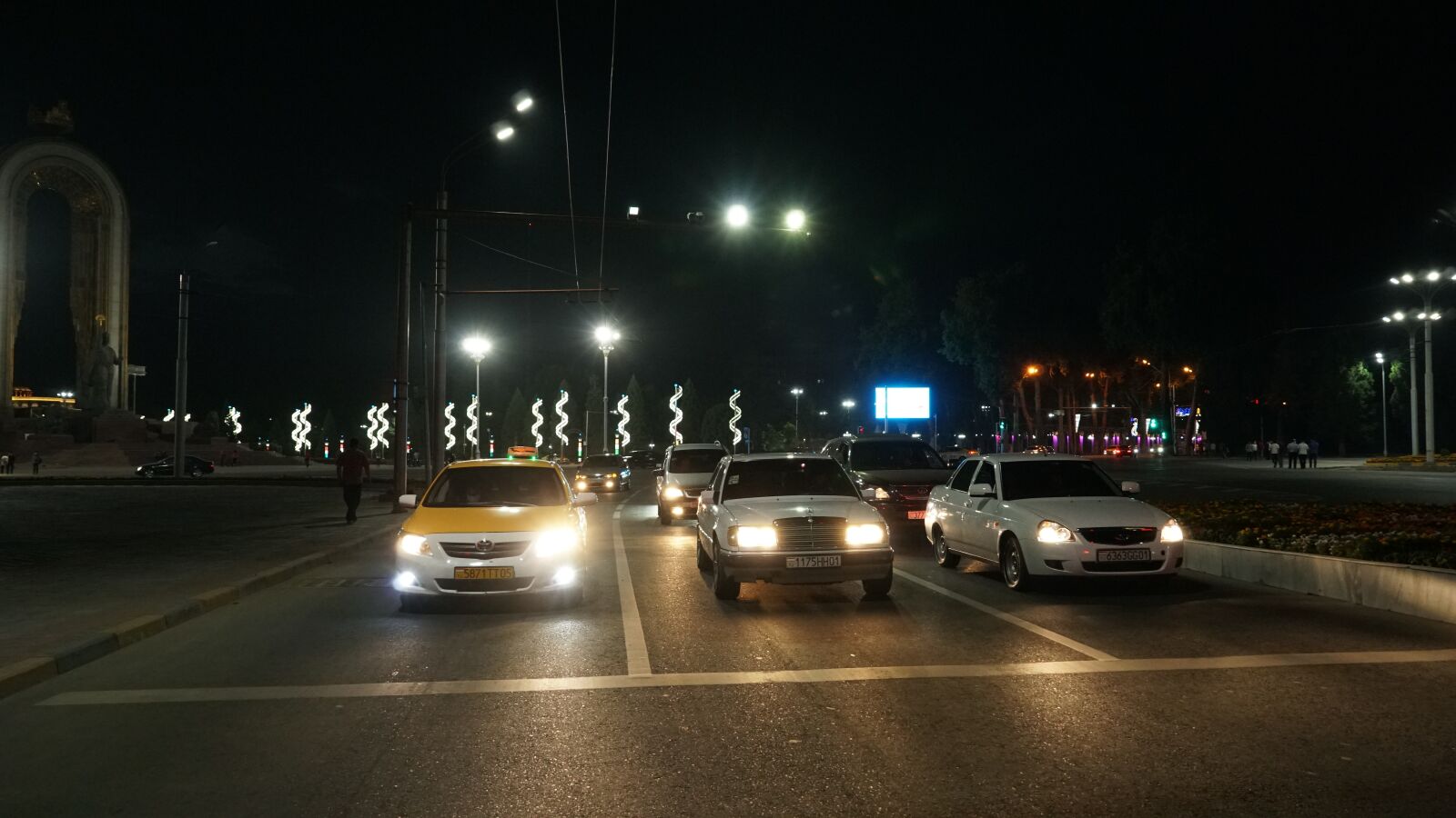 Sony a6500 sample photo. Road, cars, night photography