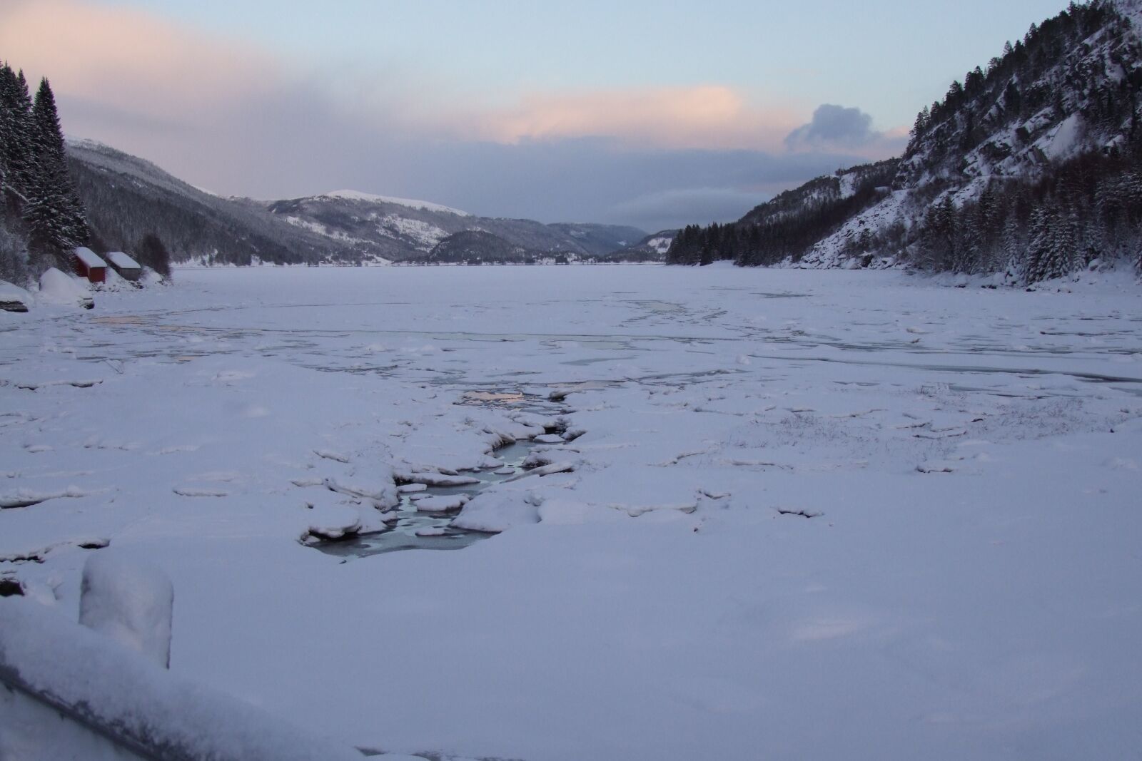 Fujifilm FinePix S100fs sample photo. Lake, ice, frozen photography