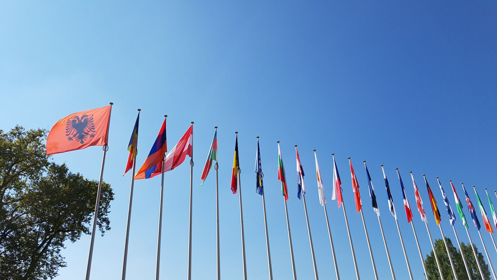 Samsung Galaxy S7 sample photo. Europe, flags, strasbourg photography