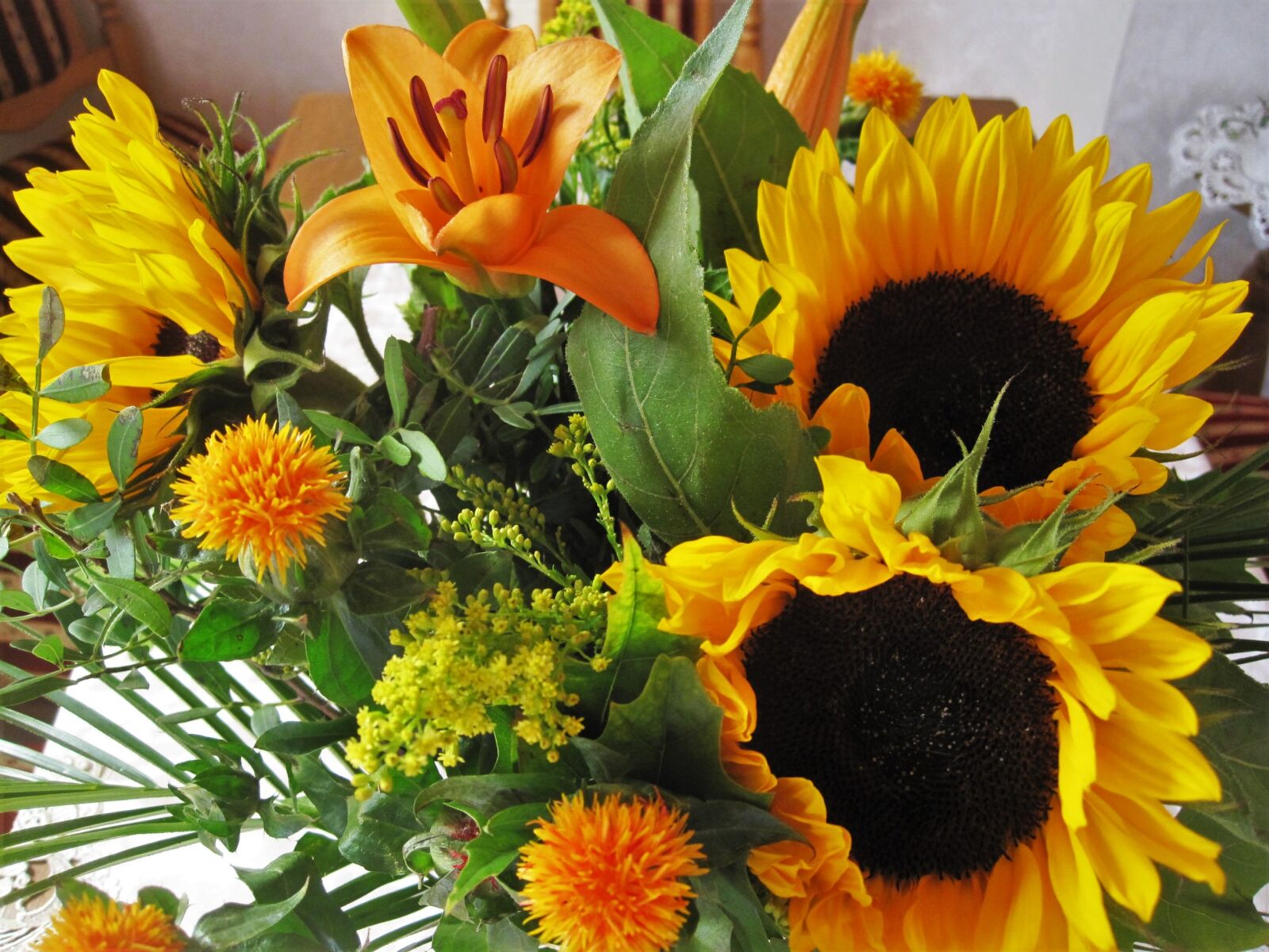 Canon PowerShot SD1200 IS (Digital IXUS 95 IS / IXY Digital 110 IS) sample photo. Autumn bouquet, autumn flowers photography