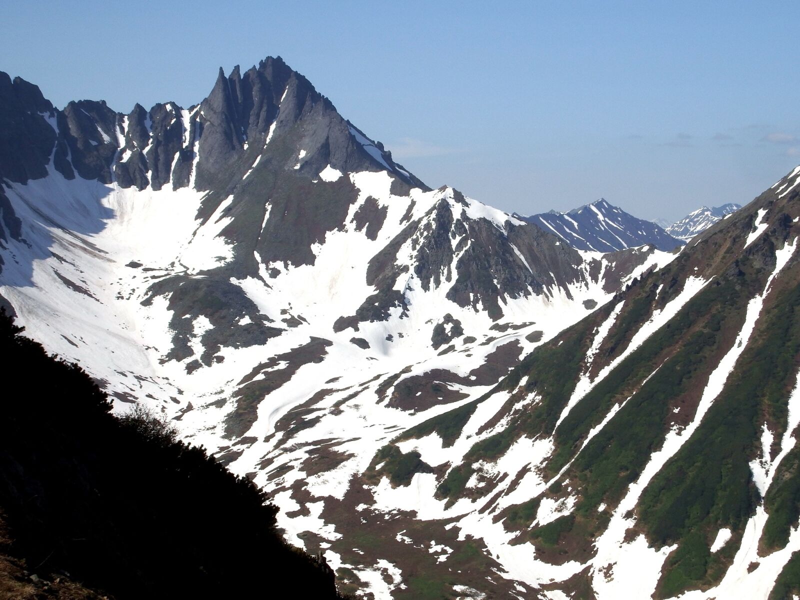 Fujifilm FinePix S1 sample photo. Mountains, ridge, climbing photography