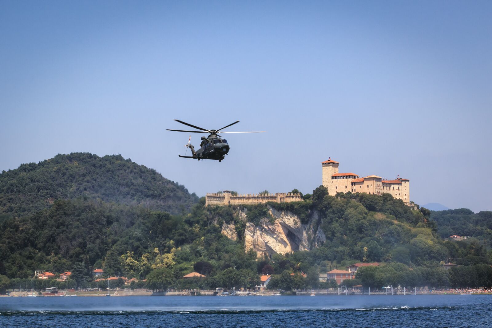 Canon EF 70-200mm F2.8L USM sample photo. Helicopter, rescue, fly photography
