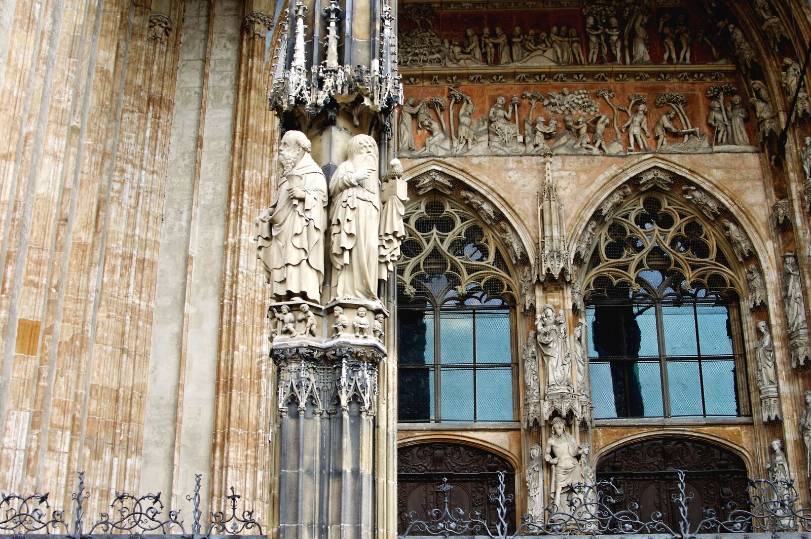Nikon D3200 sample photo. Architecture, gothic, portal photography