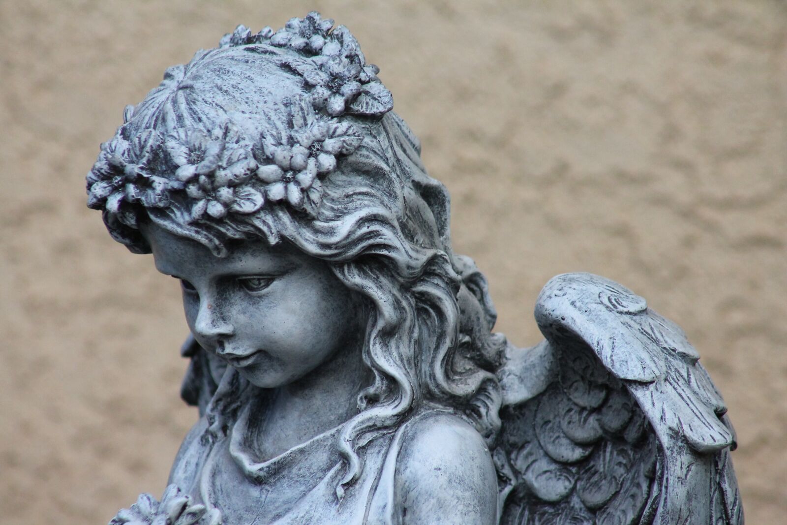 Canon EF 75-300mm f/4-5.6 sample photo. Angel, garden art, sculpture photography