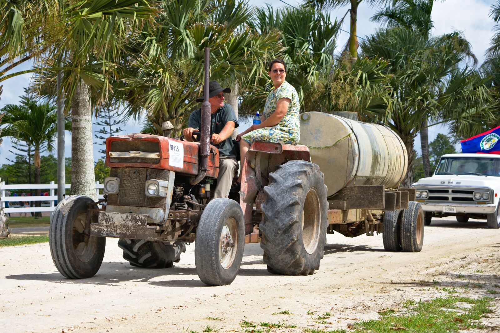 Nikon D7200 sample photo. Old, tractor, trailer photography
