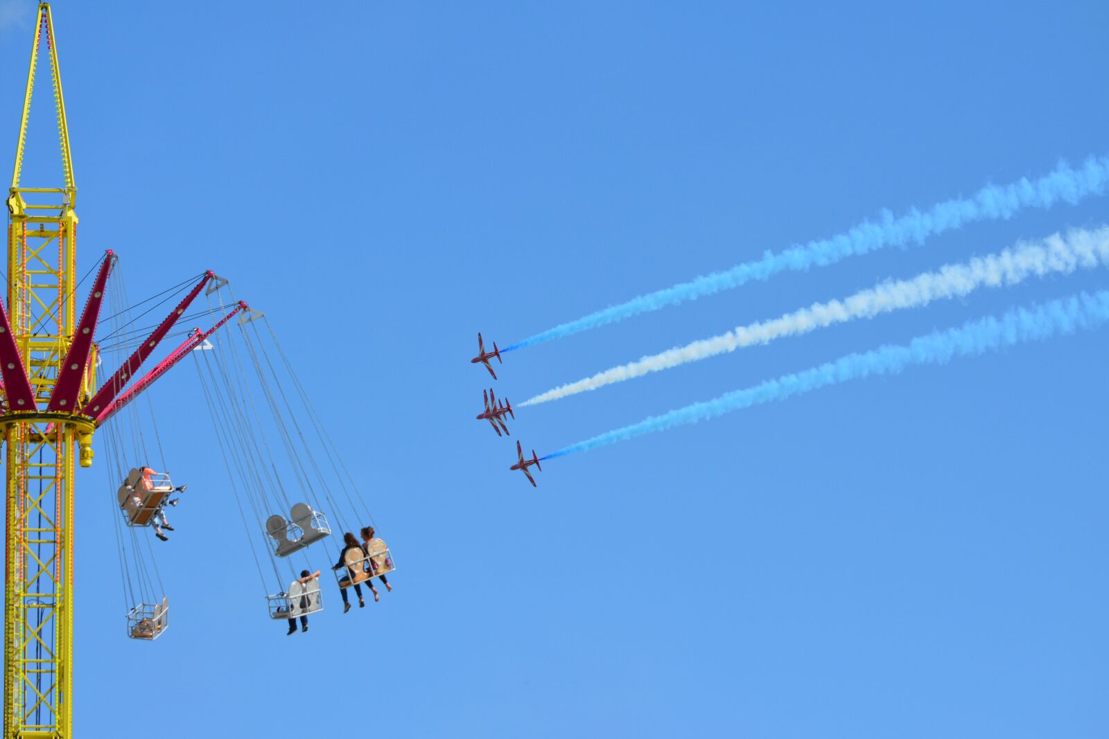 Nikon D5200 sample photo. Jet, red, arrows photography