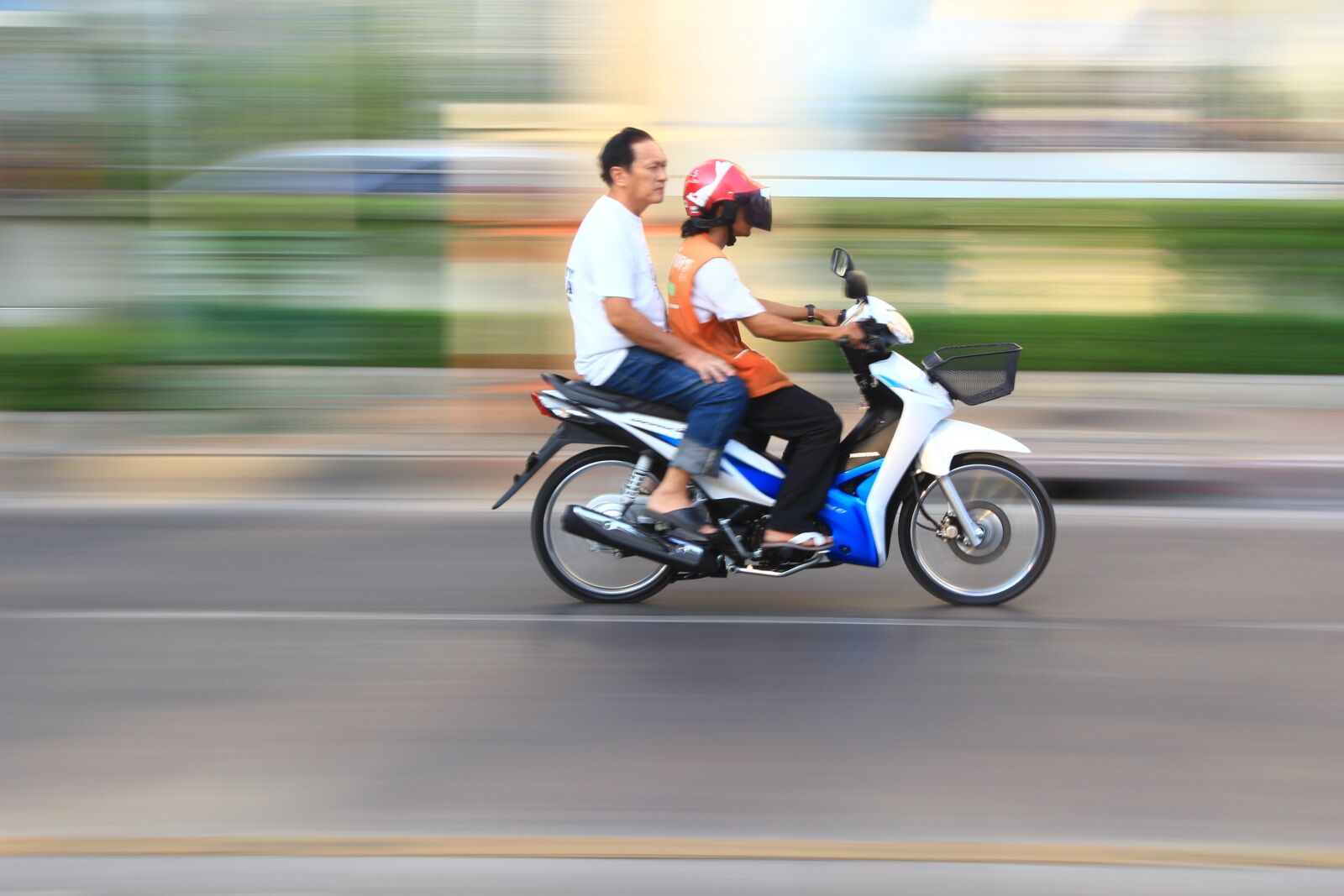 Canon EOS 550D (EOS Rebel T2i / EOS Kiss X4) sample photo. Speed, seat, motorcycle photography