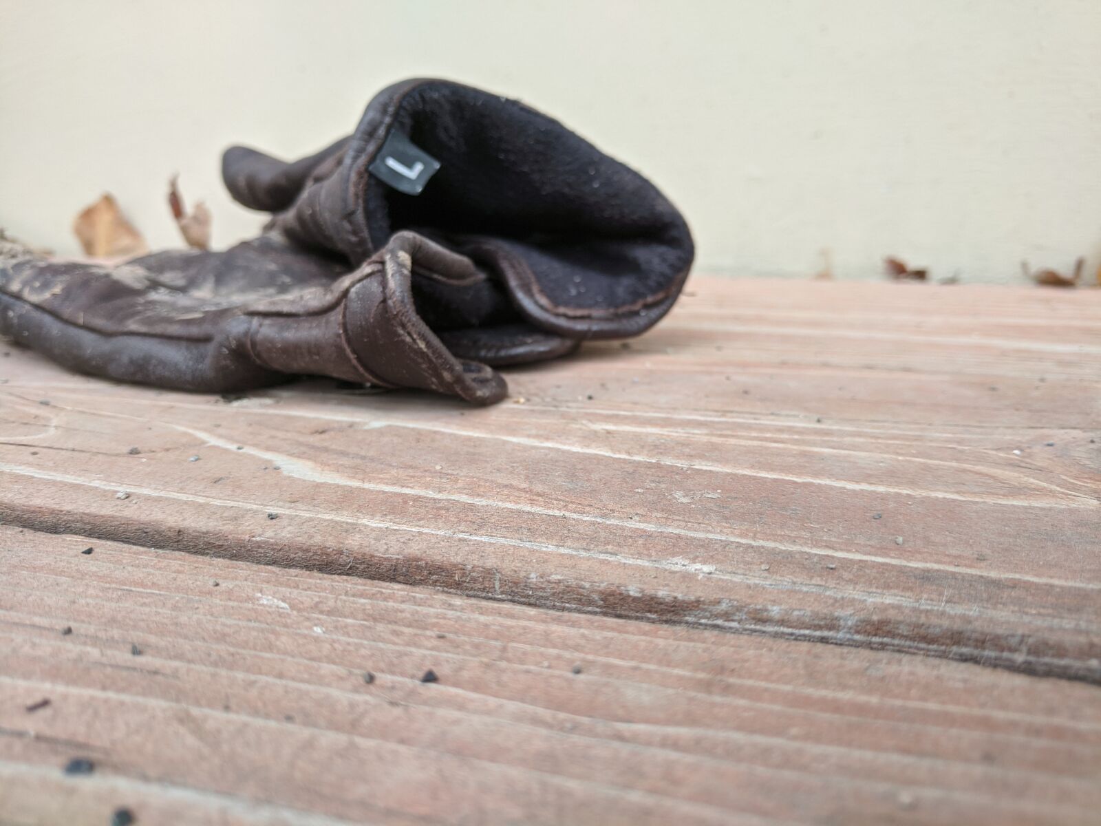 Google Pixel sample photo. Work, gloves, cleaning photography