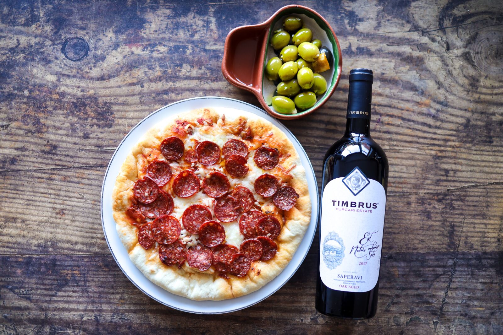 Canon EOS R + Canon RF 35mm F1.8 IS STM Macro sample photo. Pizza, wine, olives photography