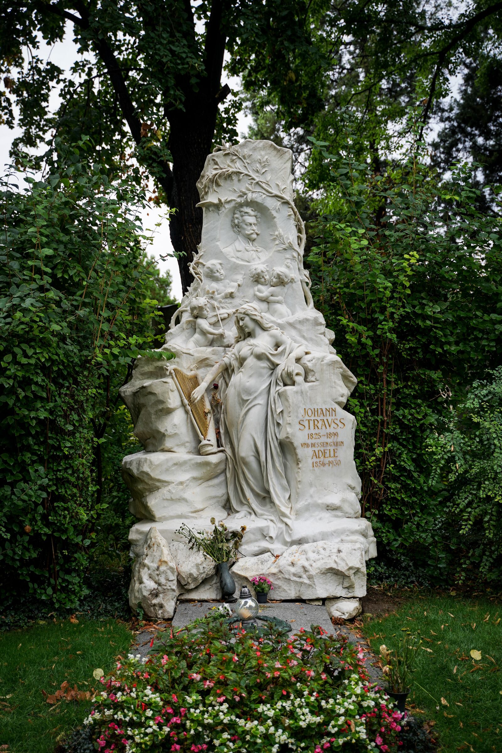 Tamron 28-75mm F2.8 Di III RXD sample photo. Vienna's central cemetery, vienna photography
