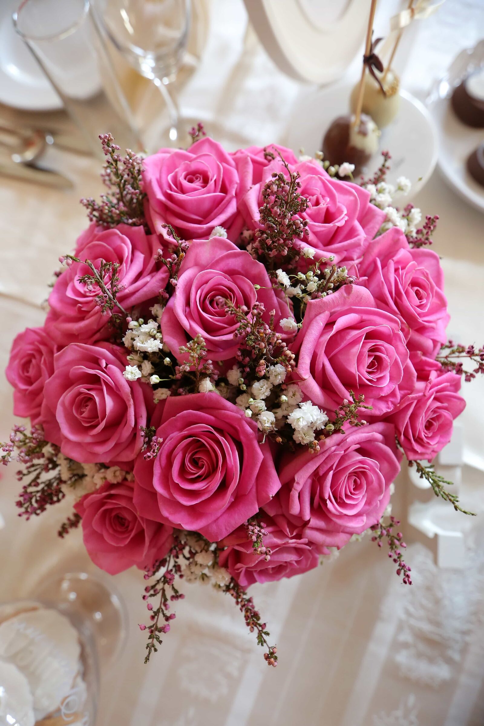 Canon EF 16-35mm F2.8L II USM sample photo. Arrangement, bouquet, dining area photography