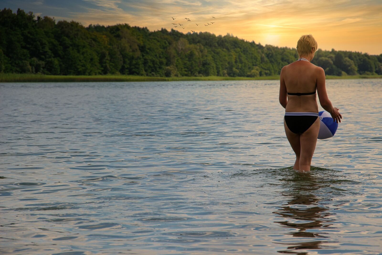 Canon EOS 600D (Rebel EOS T3i / EOS Kiss X5) sample photo. Lake, water, swim photography