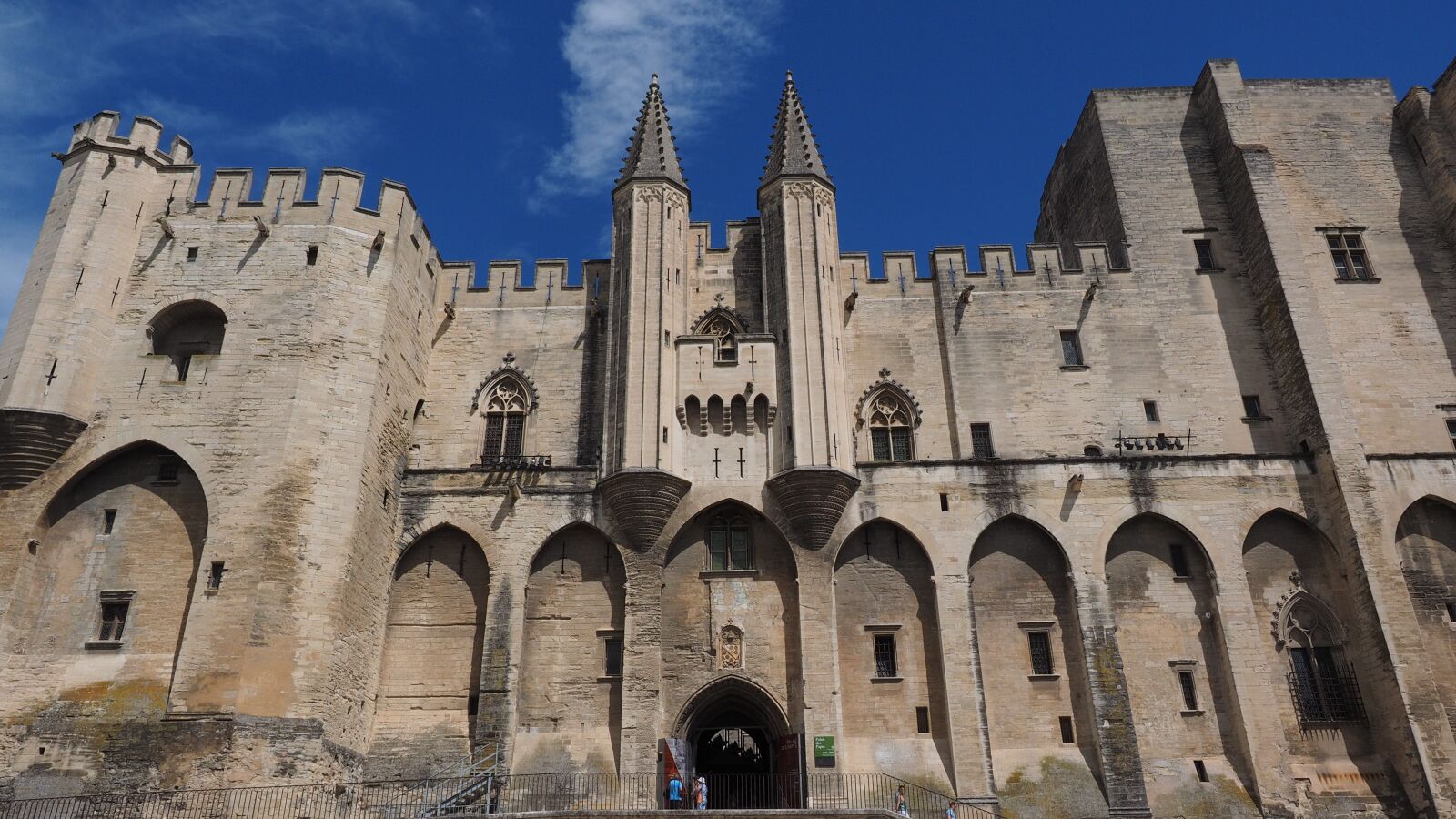 Olympus OM-D E-M1 + Olympus M.Zuiko Digital ED 12-40mm F2.8 Pro sample photo. Avignon, palais des papes photography