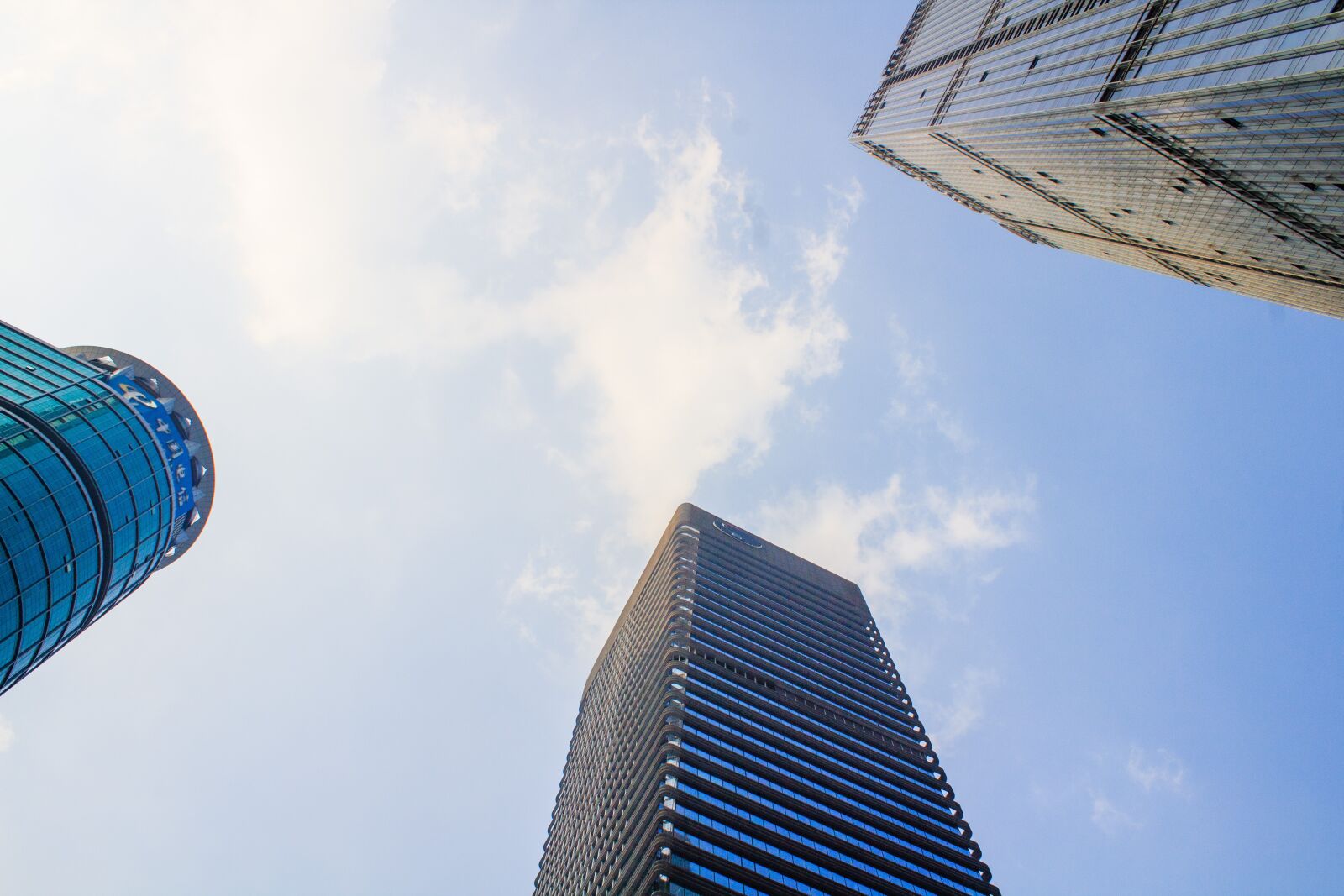 Canon EOS 1300D (EOS Rebel T6 / EOS Kiss X80) sample photo. Building, skyscraper, city photography