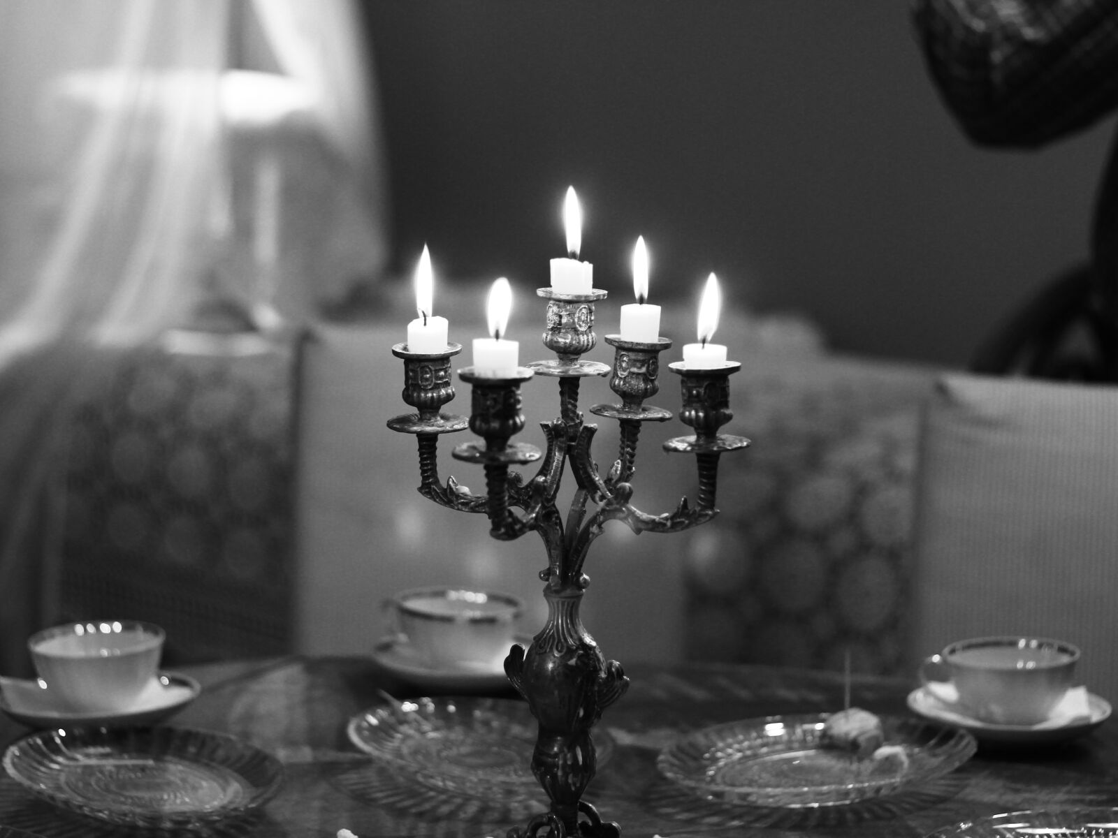 Canon EOS 700D (EOS Rebel T5i / EOS Kiss X7i) + Canon EF 50mm F1.8 II sample photo. Candles, bw, candlestick photography
