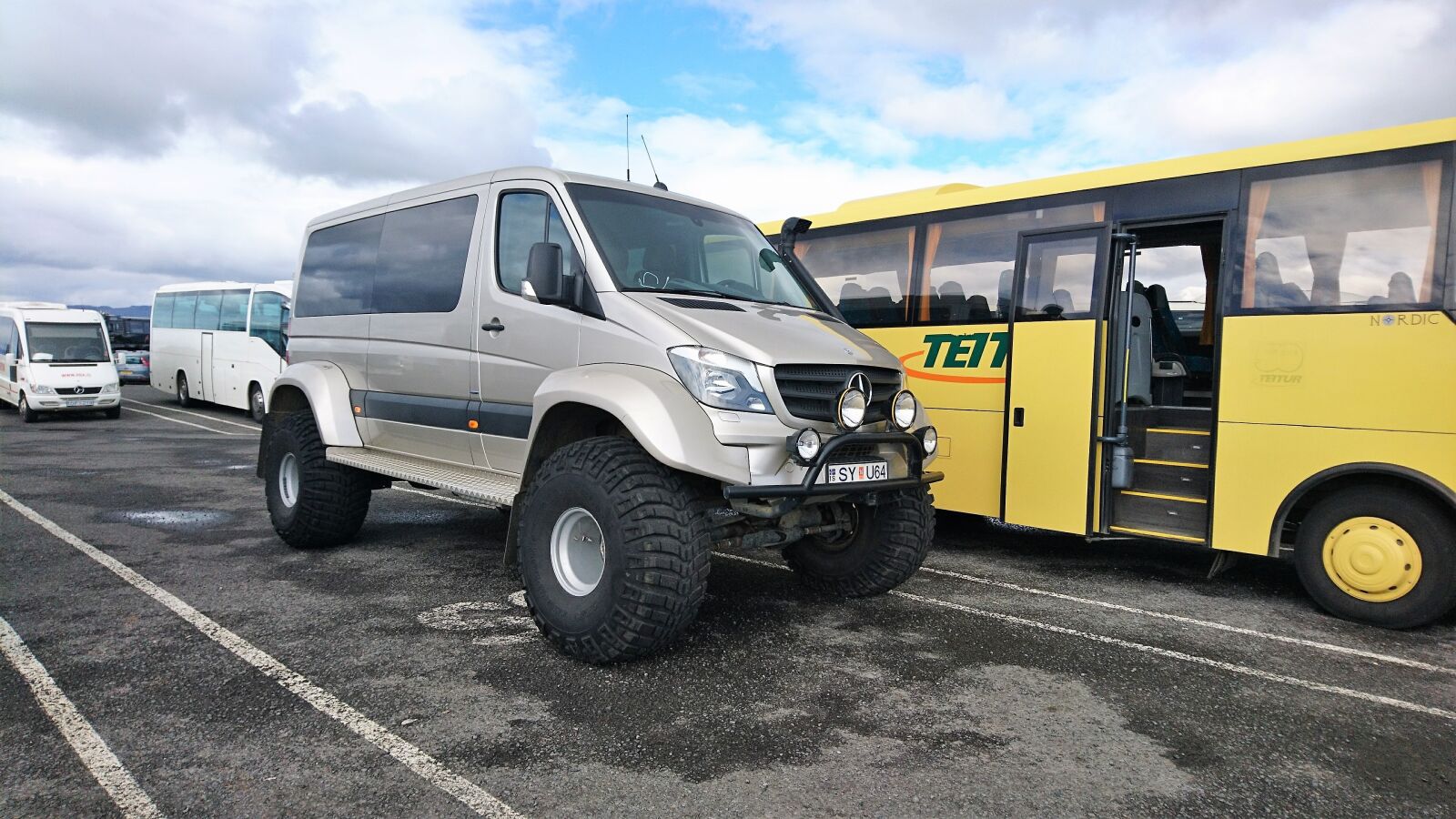 Sony Xperia X Compact sample photo. Cars, iceland, travel photography