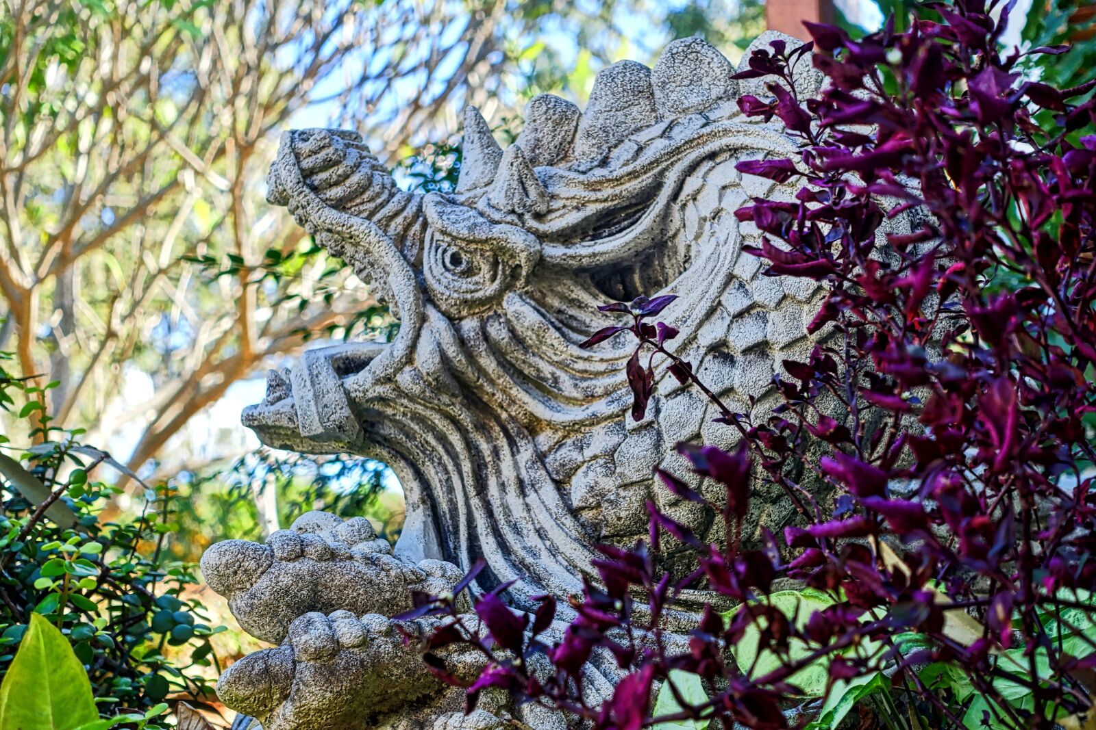 Sony Cyber-shot DSC-RX100 III sample photo. Statue, dragon, garden photography