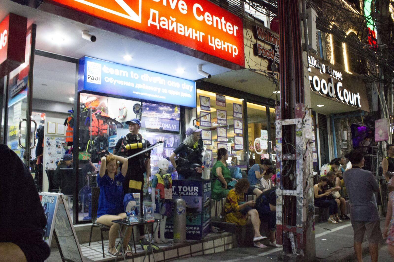 Canon EOS 600D (Rebel EOS T3i / EOS Kiss X5) sample photo. Thailand, night, lively photography
