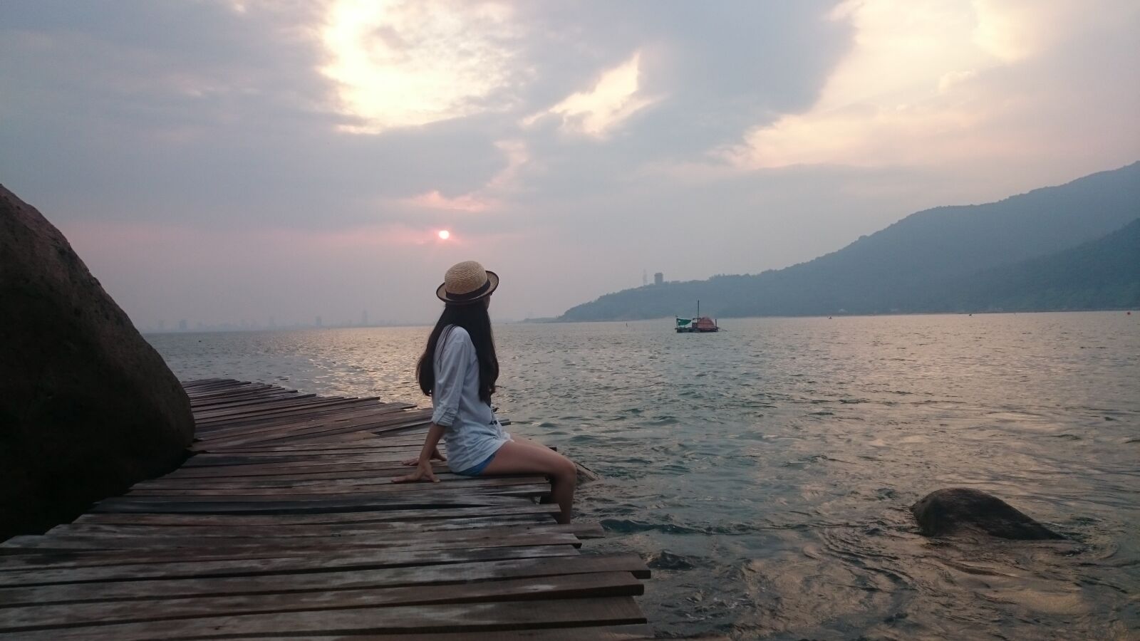 Sony Xperia Z2 sample photo. Wood, sea, beach photography