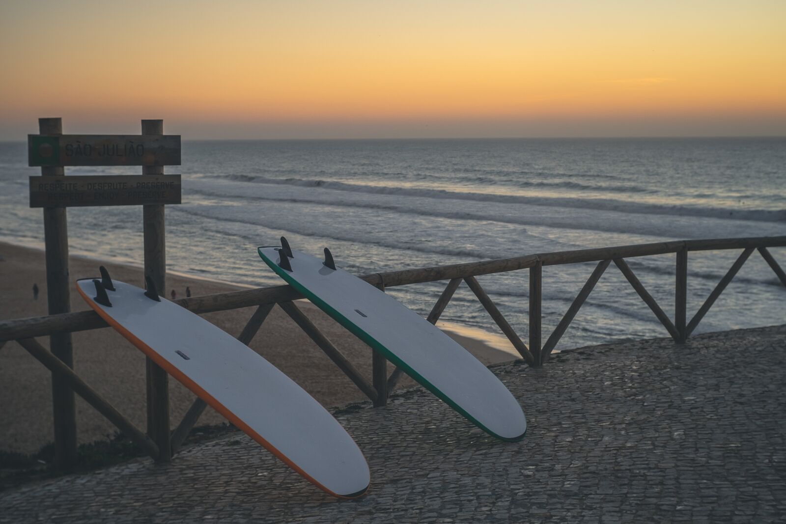 Fujifilm X-T10 sample photo. Surfboards, beach, coast photography