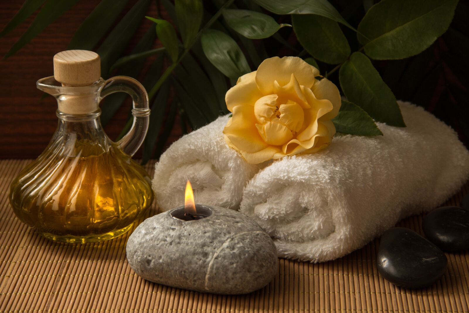 Canon EOS 600D (Rebel EOS T3i / EOS Kiss X5) sample photo. Wellness, carafe, towels photography