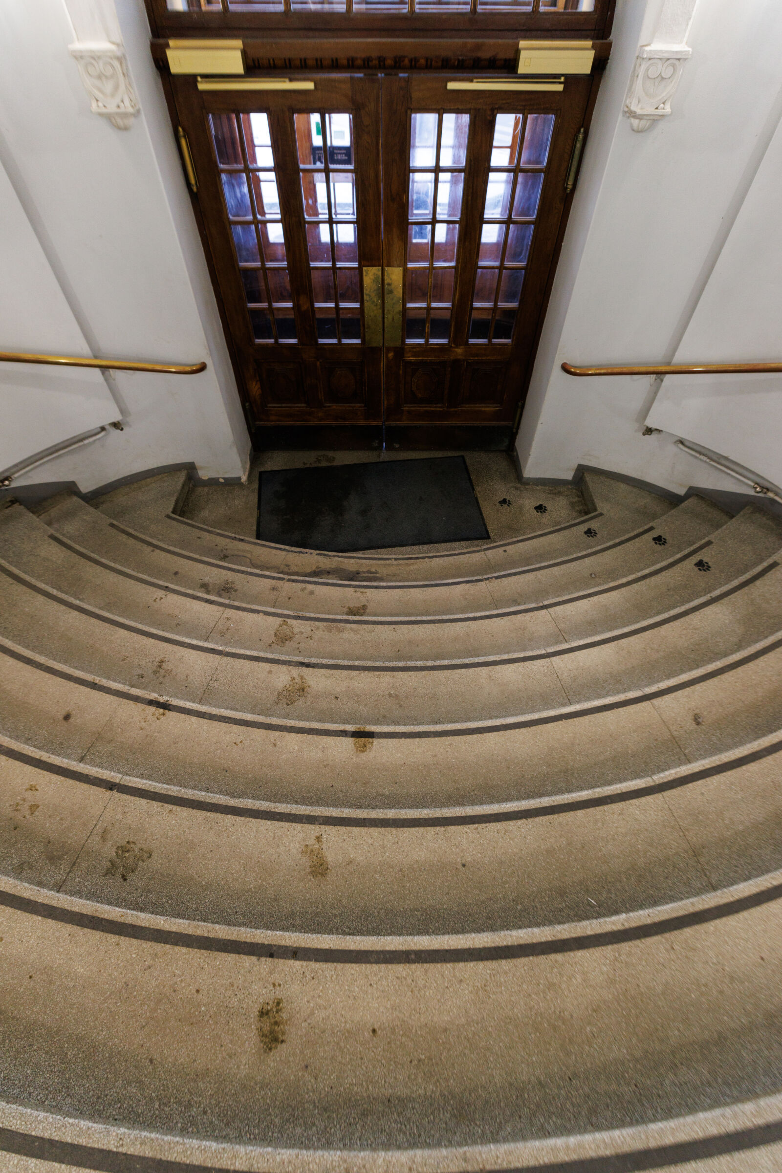Canon EOS R7 sample photo. Wide entrance staircase photography