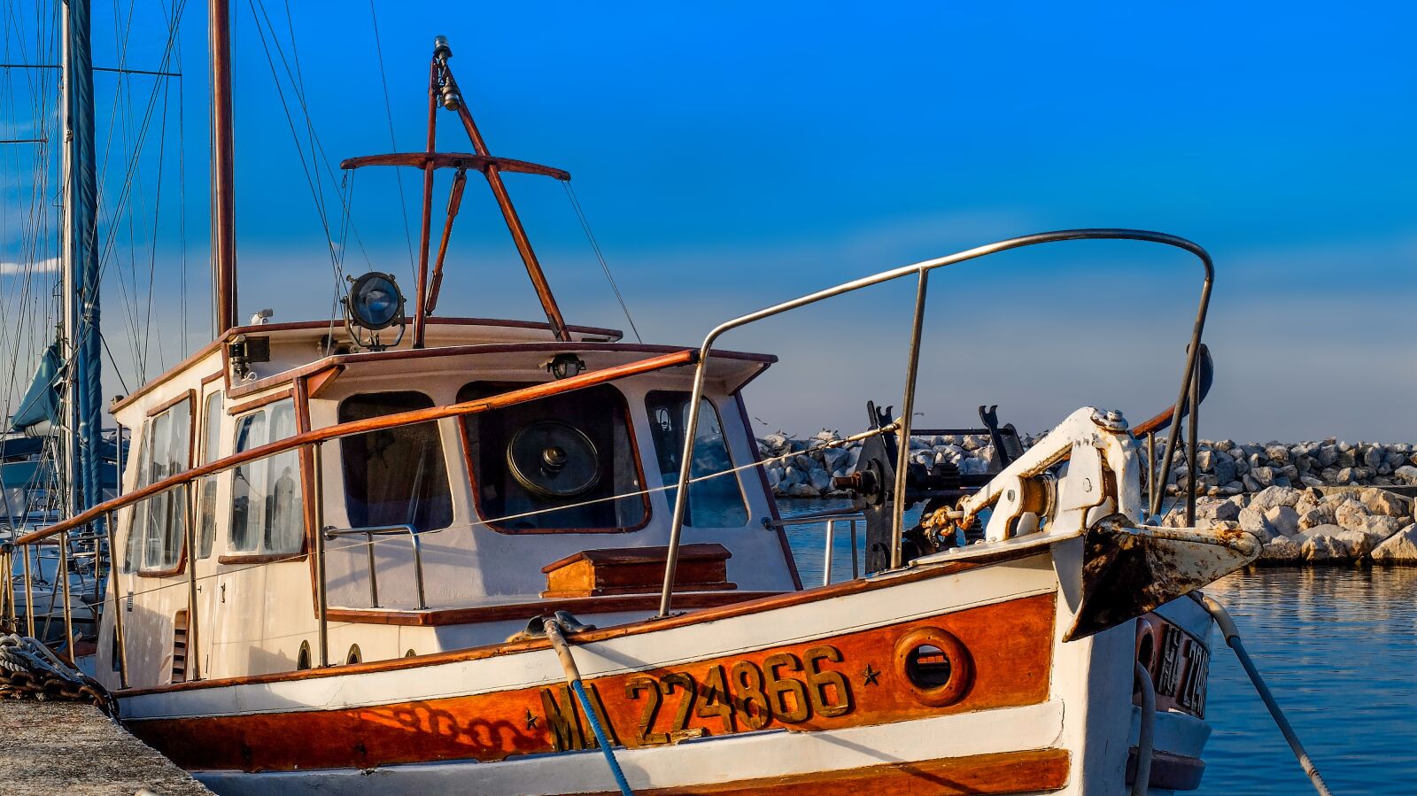 Fujifilm X30 sample photo. Fishing boat, boat, barque photography