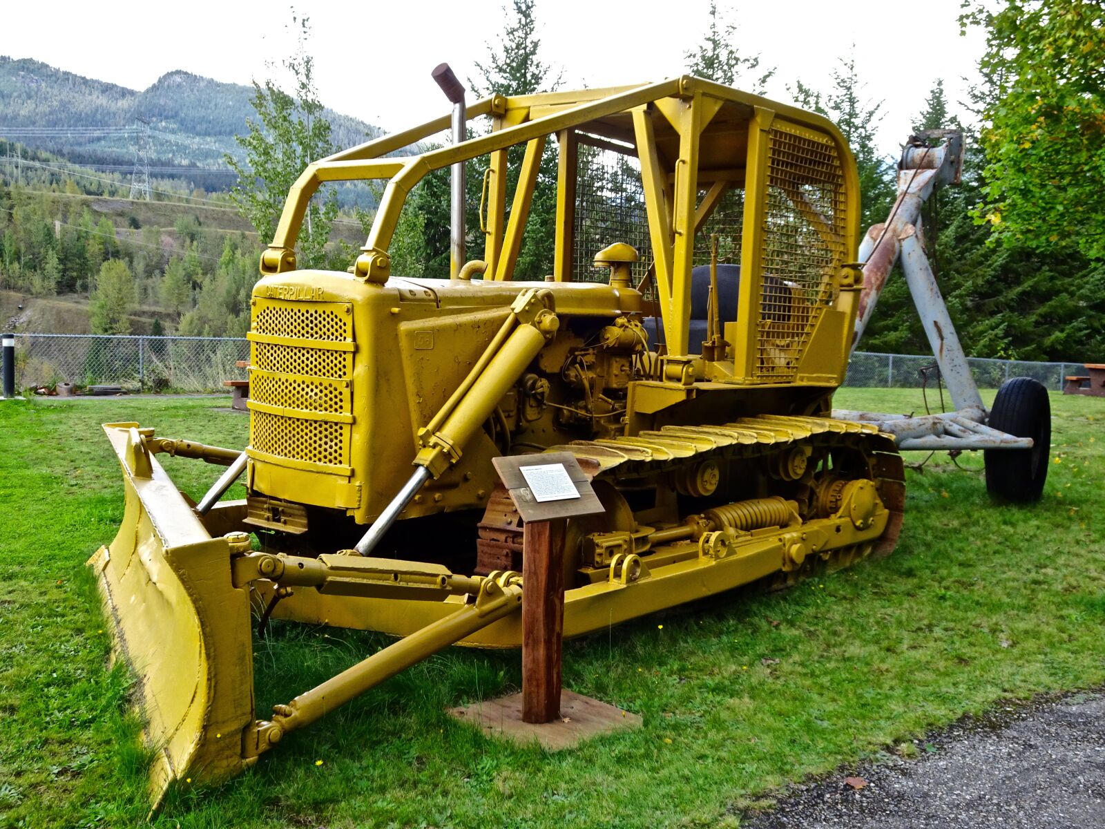 Sony Cyber-shot DSC-HX90V sample photo. Grader, tractor, machine photography