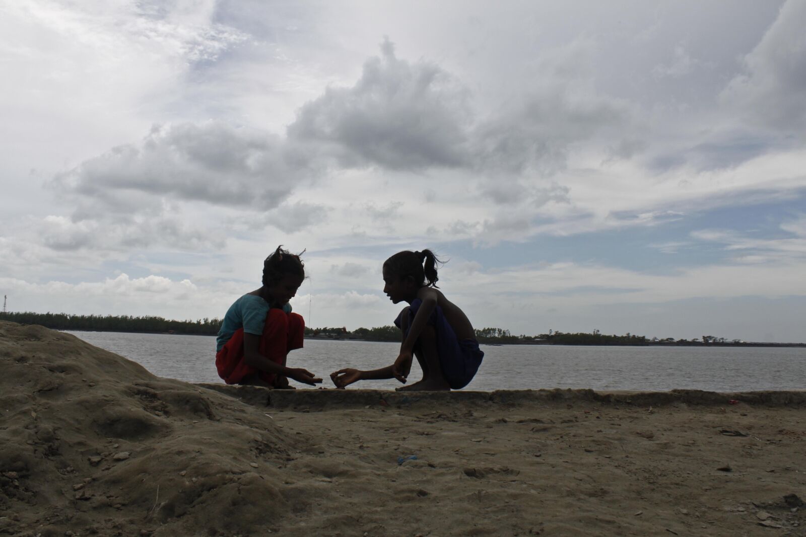 Canon EOS 500D (EOS Rebel T1i / EOS Kiss X3) sample photo. Baby, bangladesh, canal, fisherman photography