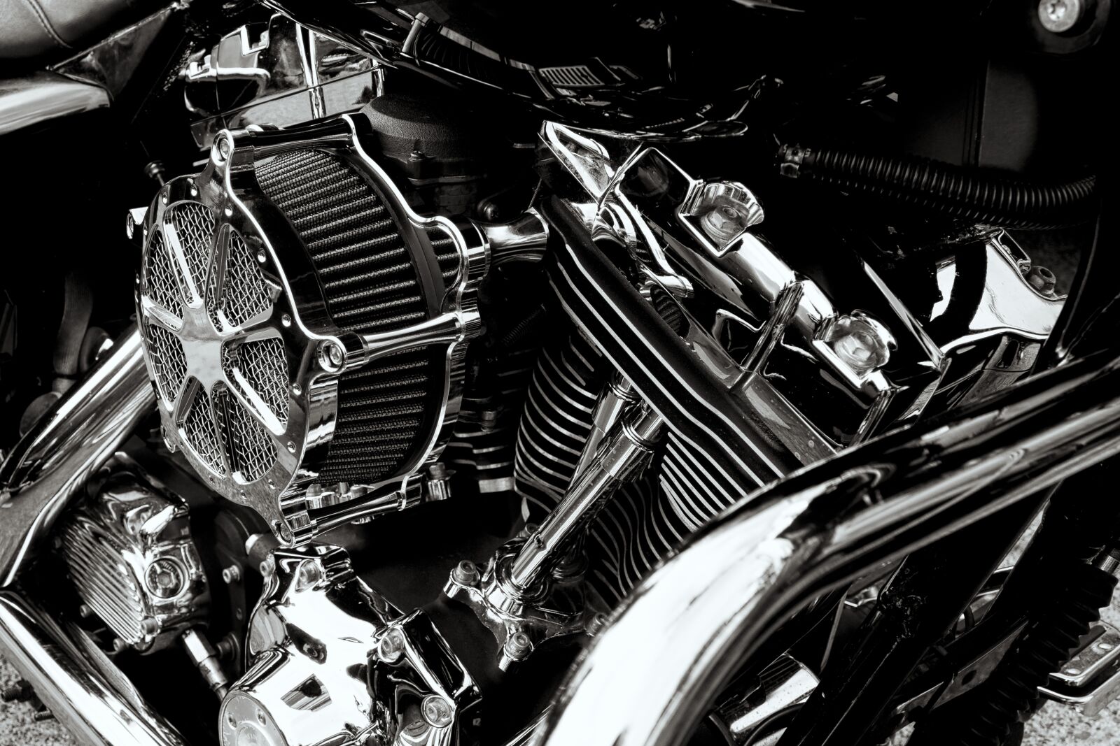 Panasonic Lumix DMC-FZ1000 sample photo. Engine, harley engine, car photography