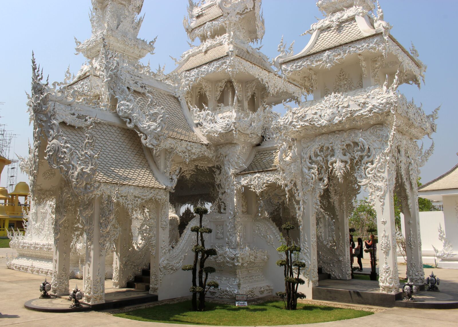 Canon EOS 700D (EOS Rebel T5i / EOS Kiss X7i) sample photo. White temple, thailand, temple photography