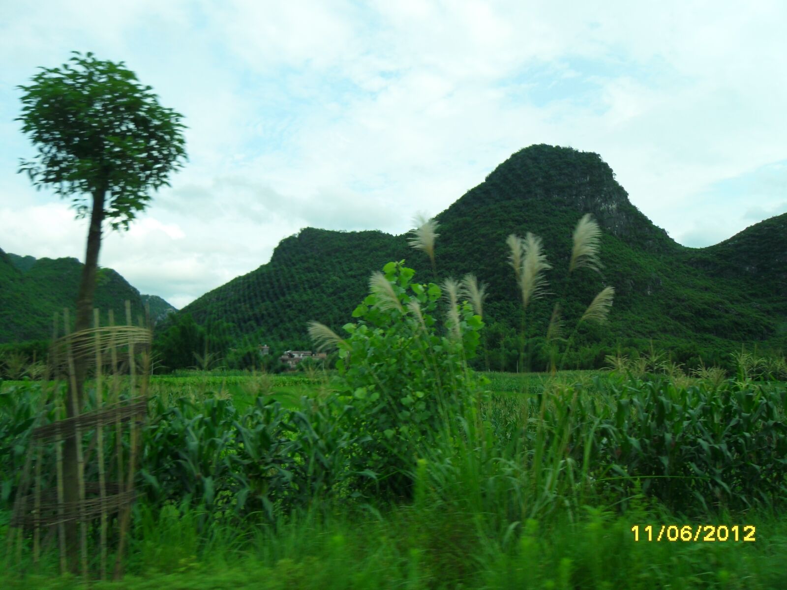 Samsung PL70 / VLUU PL70 /  SL720 sample photo. Nature, view, mountains photography
