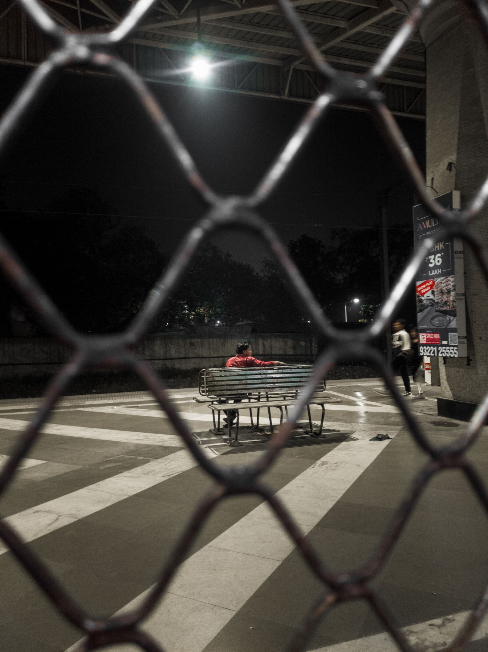 Xiaomi POCO F1 sample photo. Trapped in a frame photography