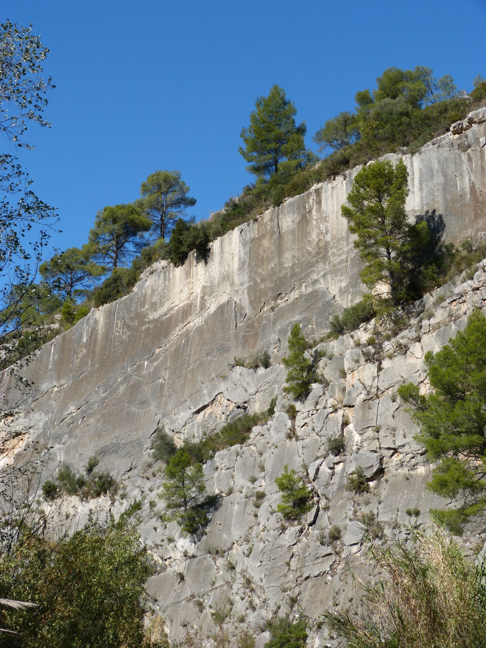 Panasonic DMC-FZ62 sample photo. Rock wall, vertical, mountain photography