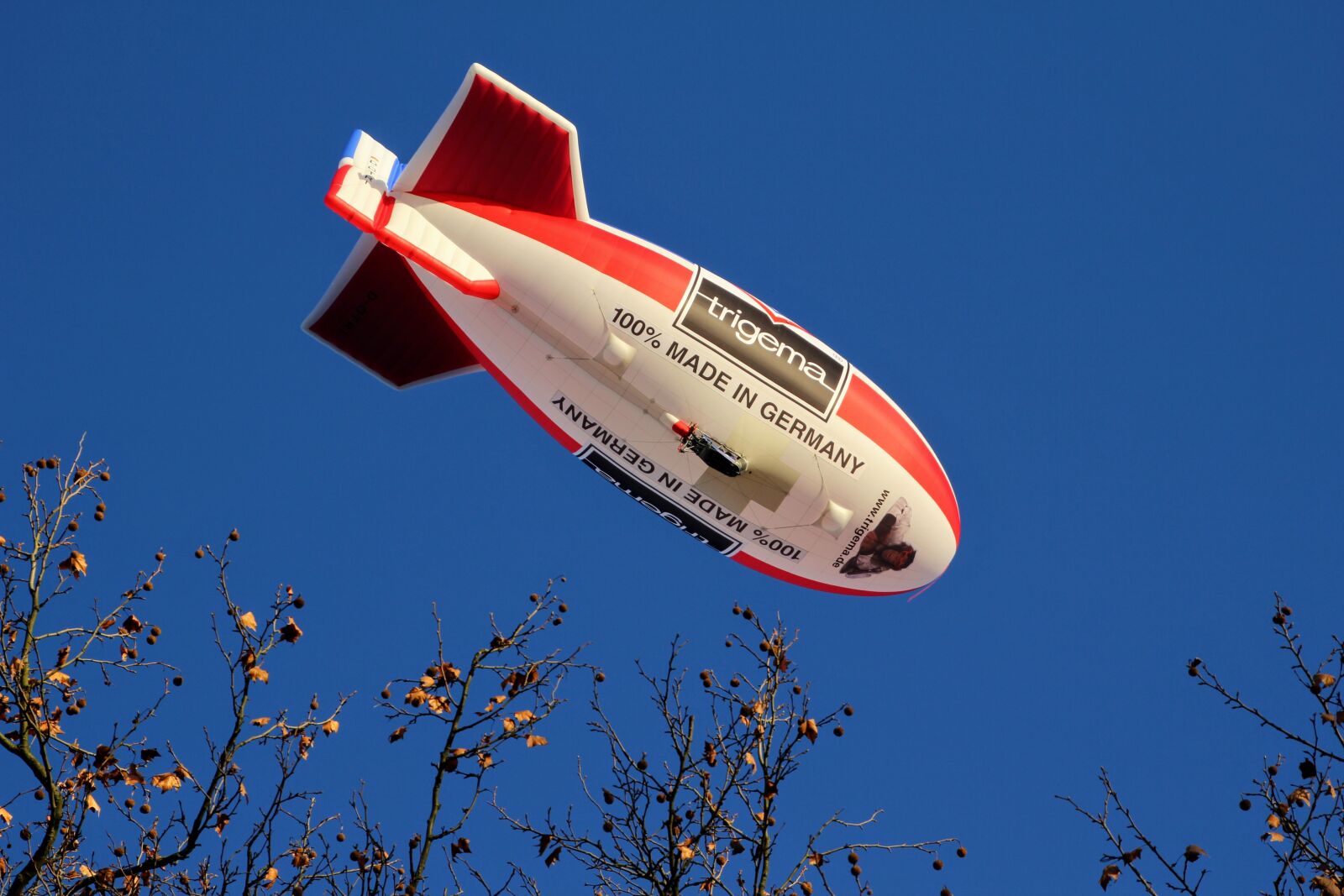 Canon EOS 60D sample photo. Airship, trigema, flying object photography